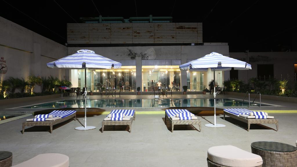 Country Inn & Suites By Radisson, מיראט מראה חיצוני תמונה