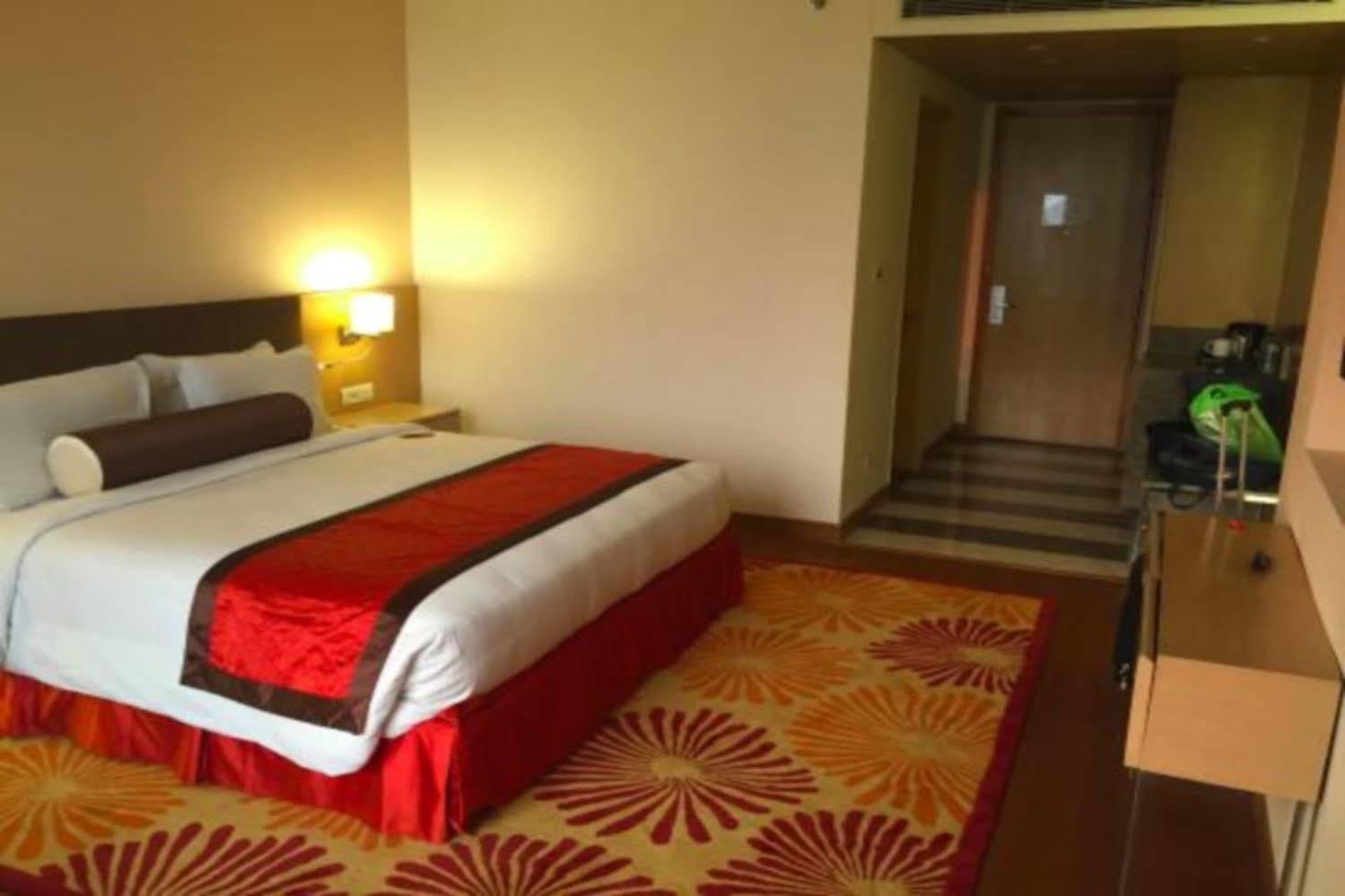 Country Inn & Suites By Radisson, מיראט מראה חיצוני תמונה