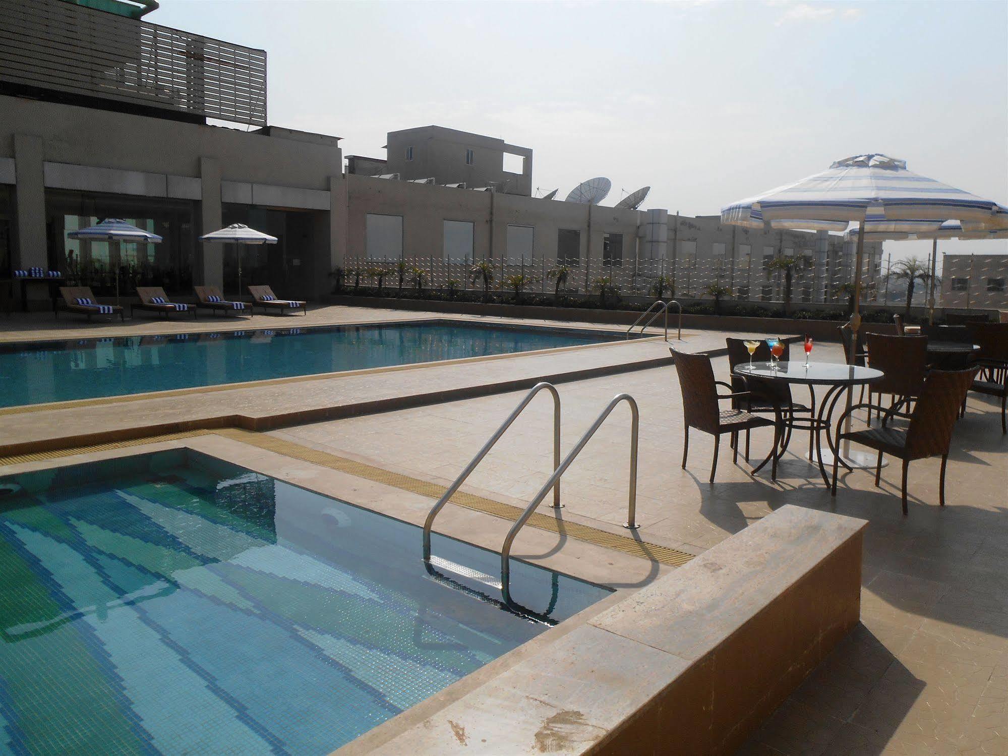 Country Inn & Suites By Radisson, מיראט מראה חיצוני תמונה