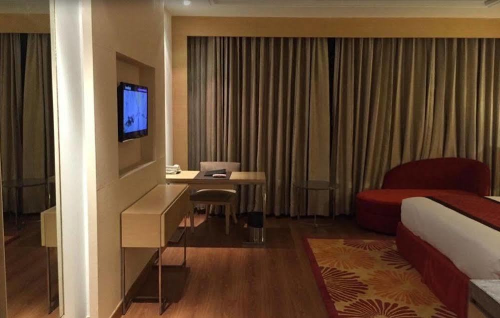 Country Inn & Suites By Radisson, מיראט מראה חיצוני תמונה